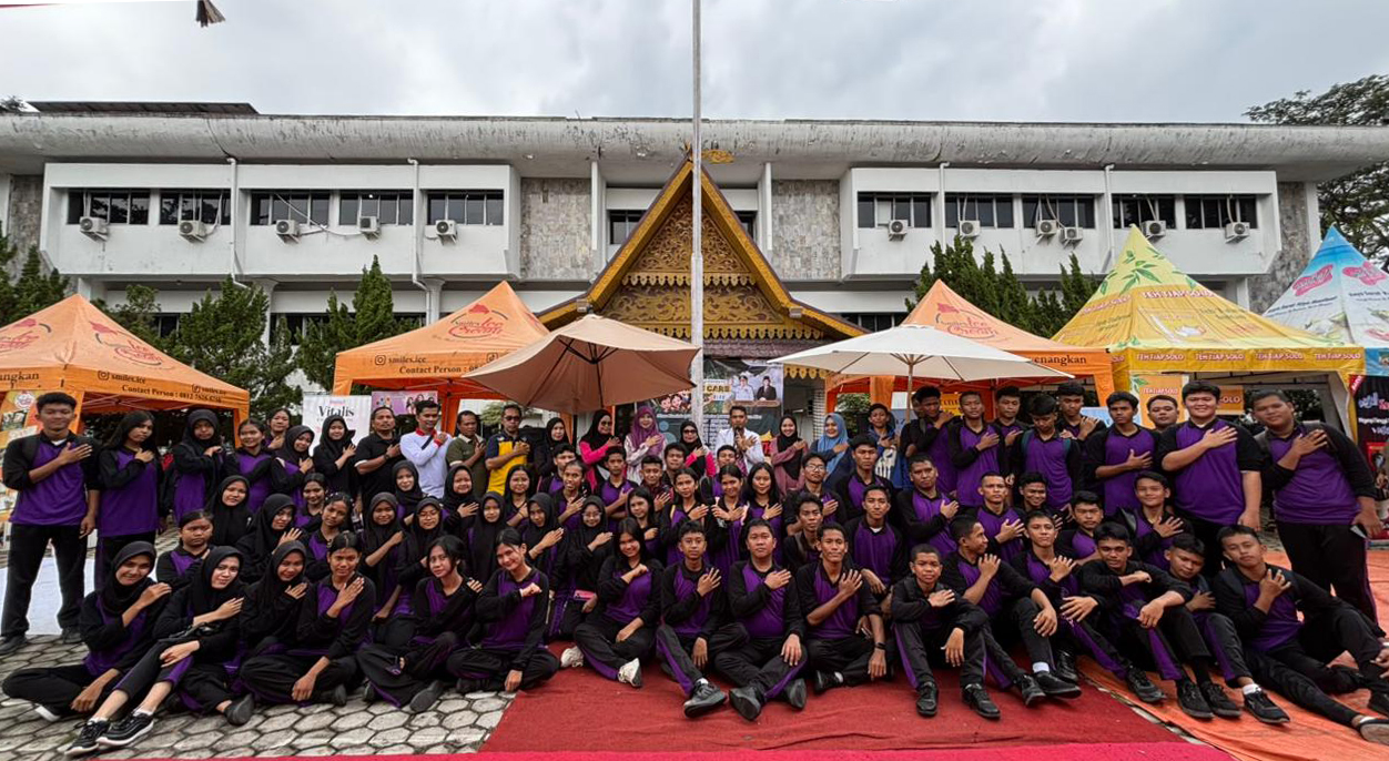 Siswa SMA Negeri 17 Pekanbaru Turut Andil dalam Kegiatan “Riau Care”